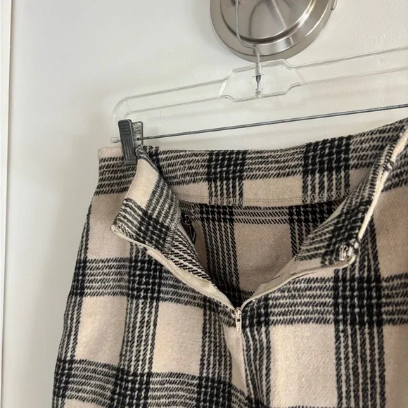Windsor Plaid Mini Skirt | Beige Black Checkered | Size M - Picture 6 of 7